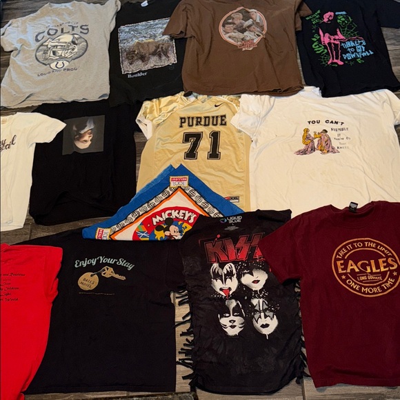 Vintage 12 piece band shirt lot Graphic T-Shirt - wholesale - Picture 1 of 14